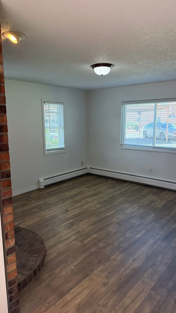 Building Photo - 3 Bed 2 1/4 Bath Townhome