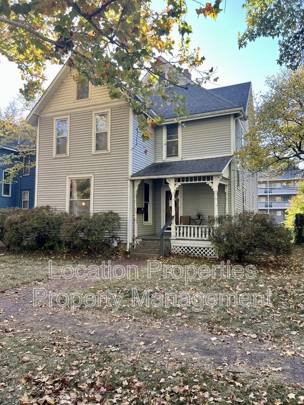 Building Photo - 1305 Vermont St