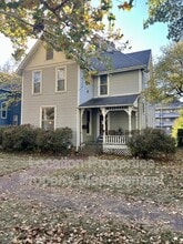 Building Photo - 1305 Vermont St