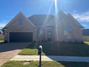 Building Photo - 5519 Briardale Dr