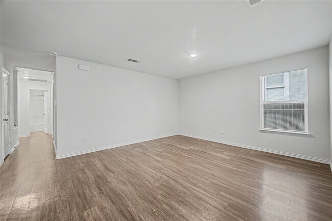 Building Photo - 5409 Nielan St