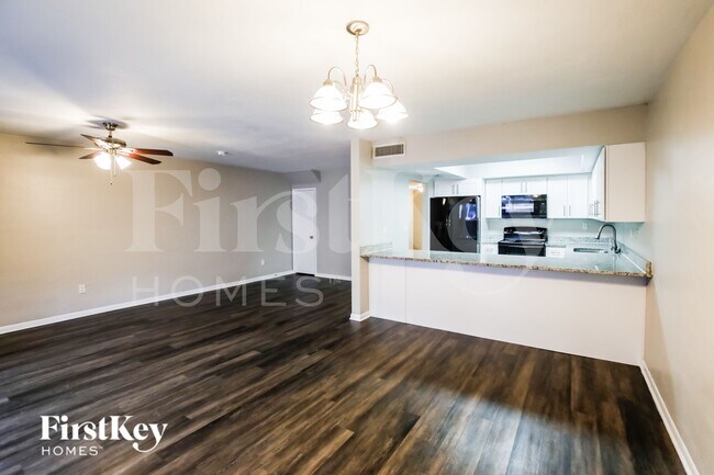 Foto del edificio - 6900 W 2nd Ln