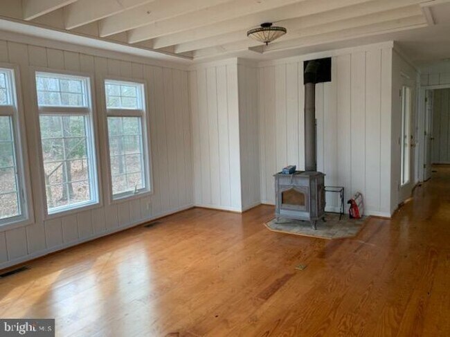 Building Photo - 16445 Maple Dr