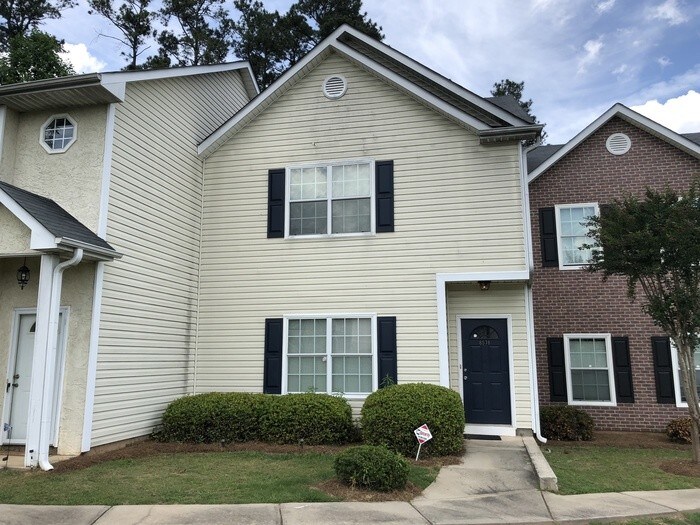 3 Beadroom Townhome House Rental in Riverdale, GA