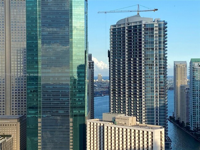 Foto del edificio - 350 S Miami Ave