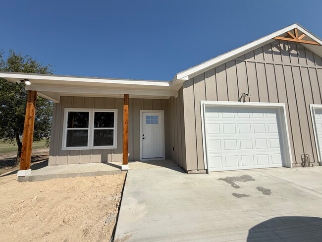 Building Photo - 382 Private Rd