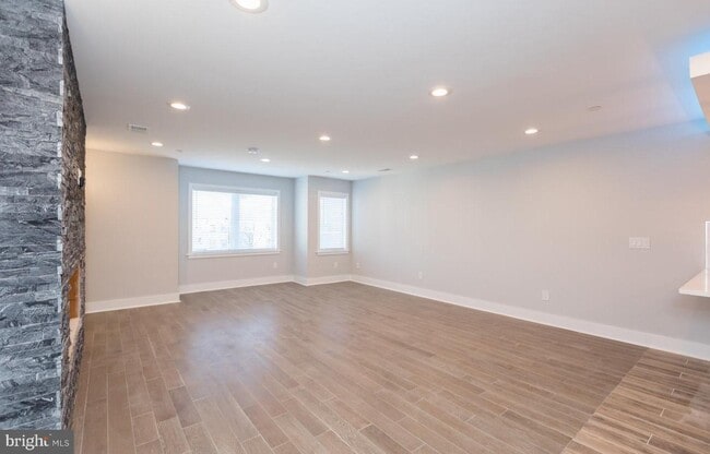 Building Photo - 2564 Frankford Ave