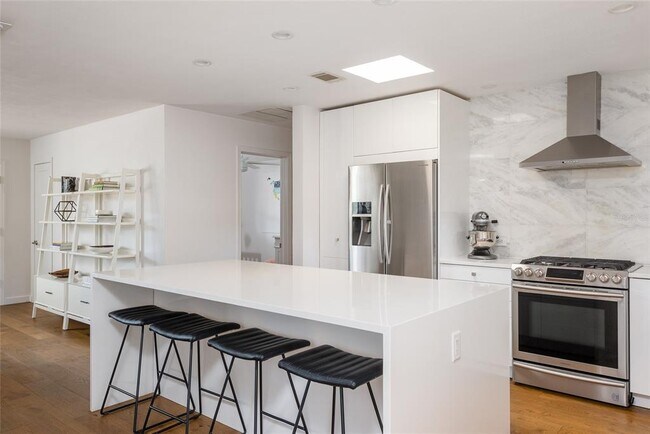 Foto del edificio - 4831 W Bay Ct Ave