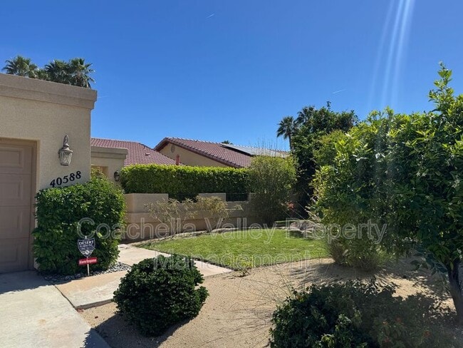 Foto del edificio - 40588 Clover Ln