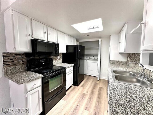 Building Photo - 2112 Venus Ave