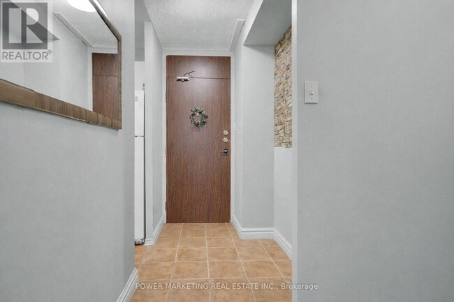 Building Photo - 2020 Jasmine Crescent