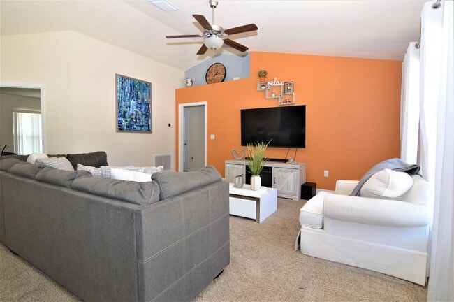 Building Photo - POOL 4/2