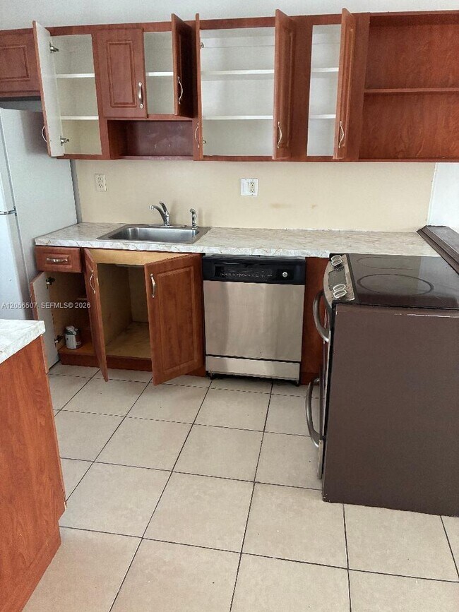 Foto del edificio - 1600 NE 114th St