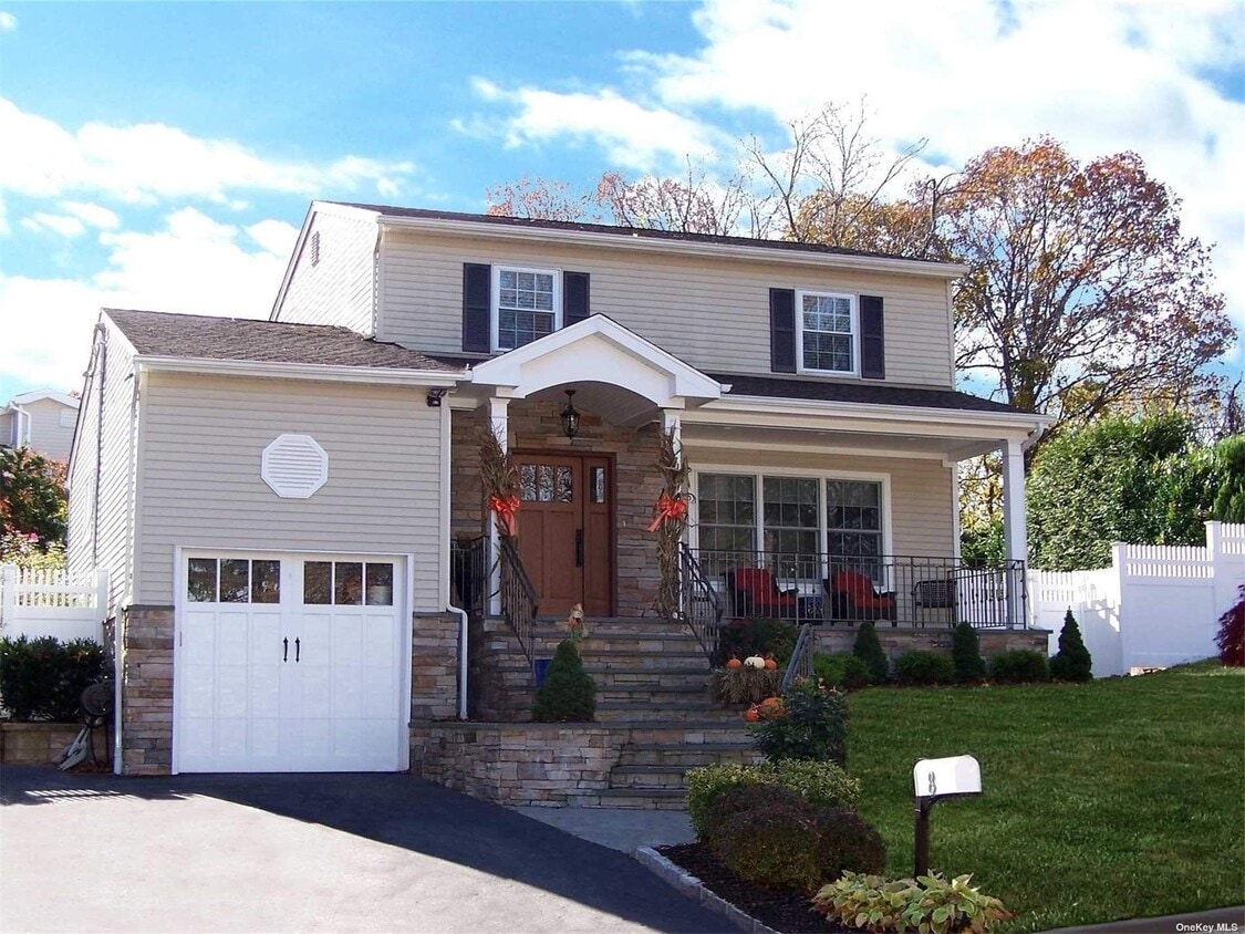 8 Hancock St, Smithtown, NY 11787 House Rental in Smithtown, NY