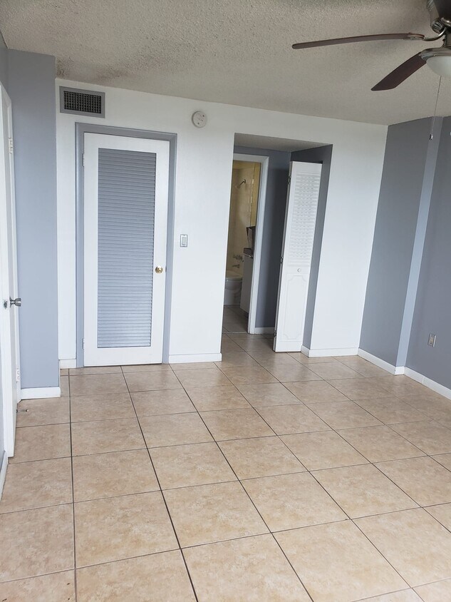 Foto del edificio - 15600 NW 7th Ave