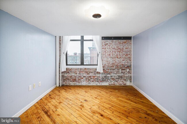 Building Photo - 428 N 13th St