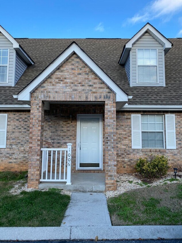 Primary Photo - West Knoxville, Updated 2BR/2BA, Pets cons...