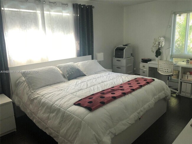 Foto del edificio - 9971 W Bay Harbor Dr