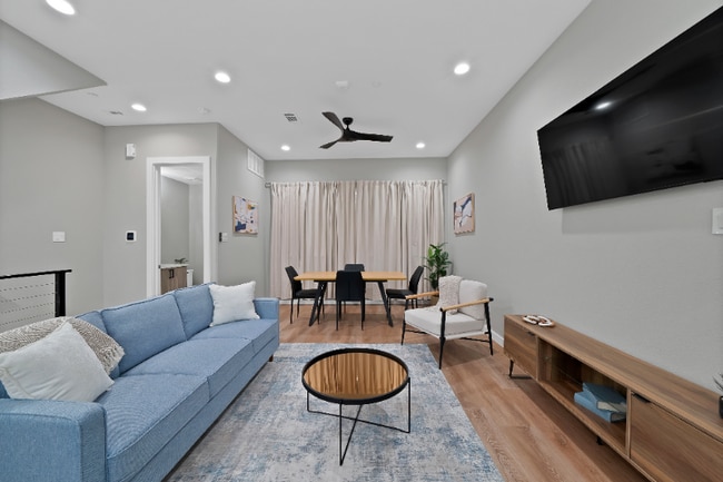 Building Photo - 2813 Weisenberger St