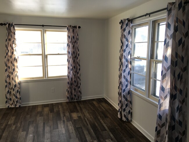 Building Photo - 1515 Kensington Dr