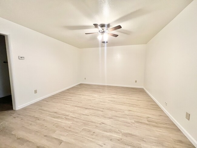Building Photo - Stunning newly remodeled 2-bedroom 1-bathr...