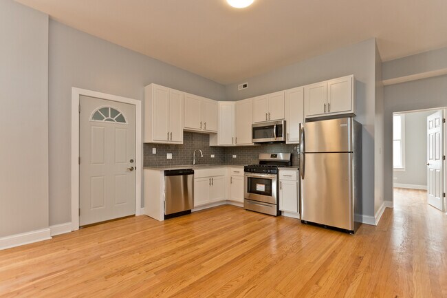 Foto del edificio - 3324 W Diversey Ave