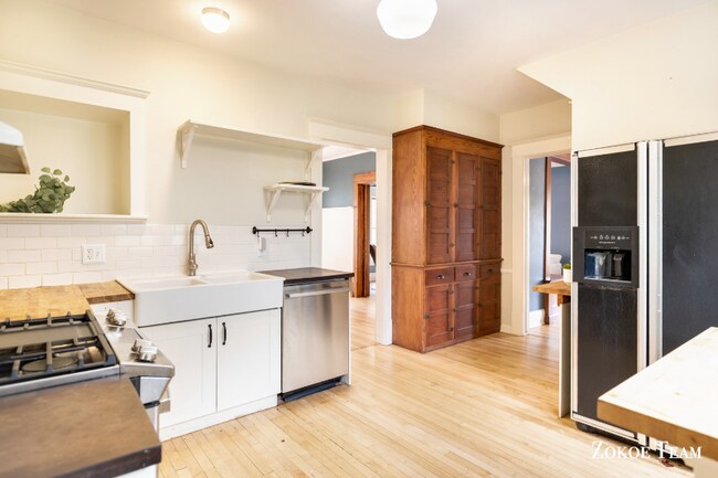 Foto del edificio - 240 Calkins Ave SE