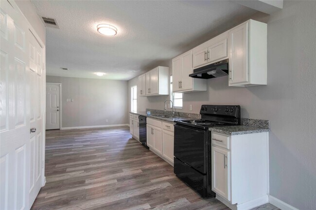 Building Photo - 504 Billington St