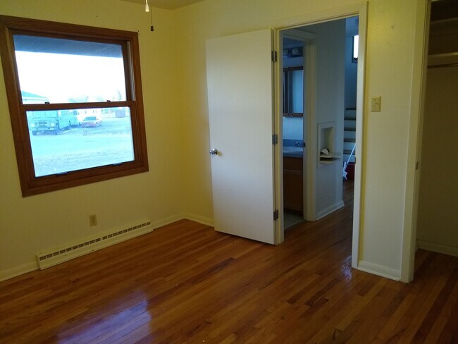 Building Photo - 222 Chelsey Dr
