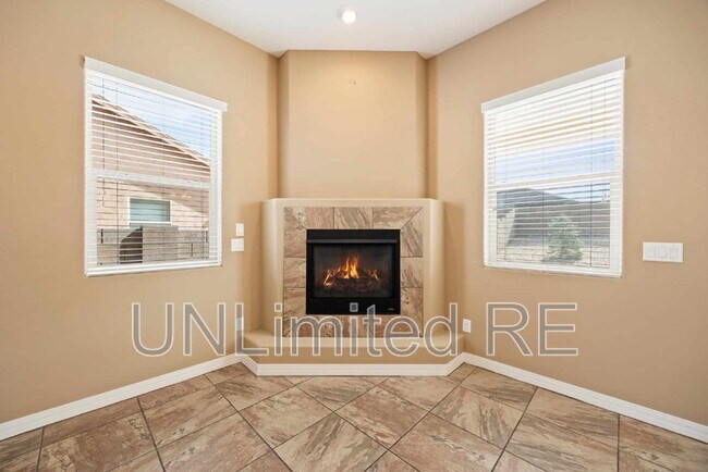 Foto del edificio - 6147 E Bower Ln