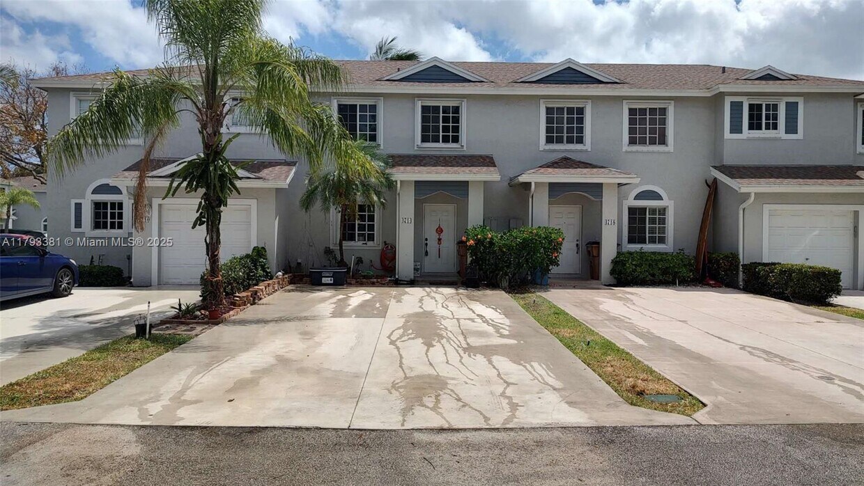 Foto principal - 4714 SW 13th Ct
