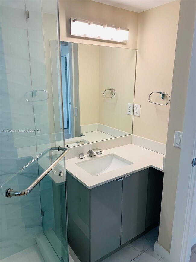 Building Photo - 2412 NE 26th St