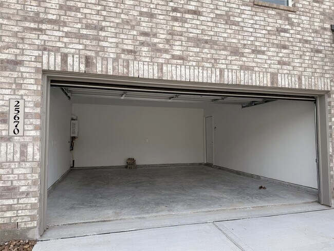 Foto del edificio - 25670 Roy Rogers Rd