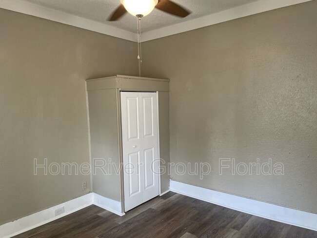 Foto del edificio - 317 E Tarpon Ave
