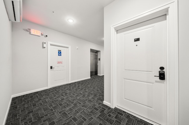 Foto del edificio - 51 E Main St