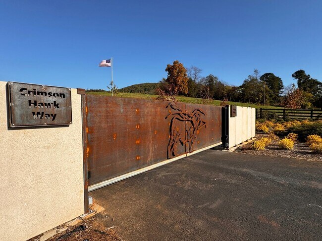 Foto del edificio - Located on a farm in North Garden- Enjoy F...