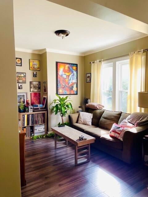 sala de estar - 532 W 1st St