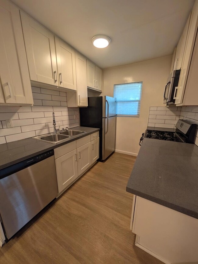 Building Photo - 6142 Eleanor Ave