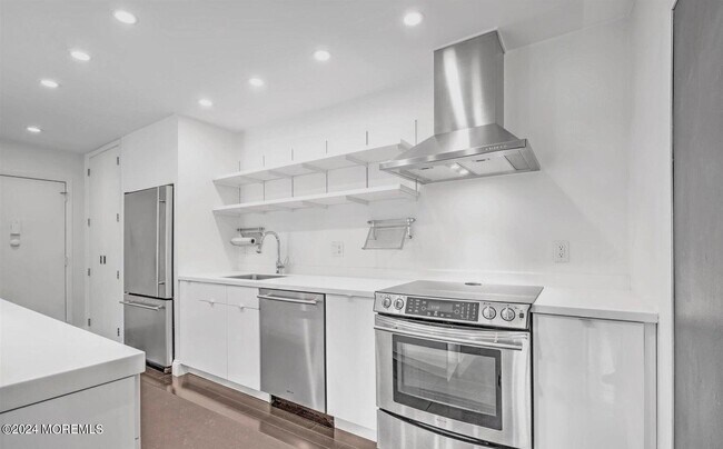 Building Photo - 35 Amberly Dr