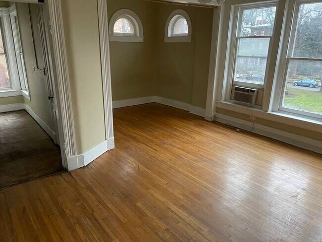 Building Photo - 1466 Saint James Ct