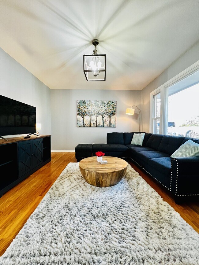 Building Photo - 68 DURRETT DR. FIRST TWO WEEKS FREE! Disco...