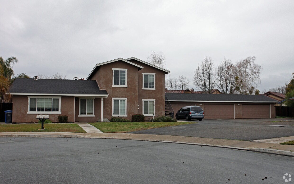 Building Photo - 3560 Roanoke Ct