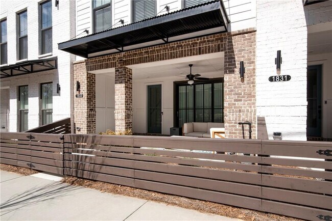 Foto del edificio - 1833 La Dawn Ln NW