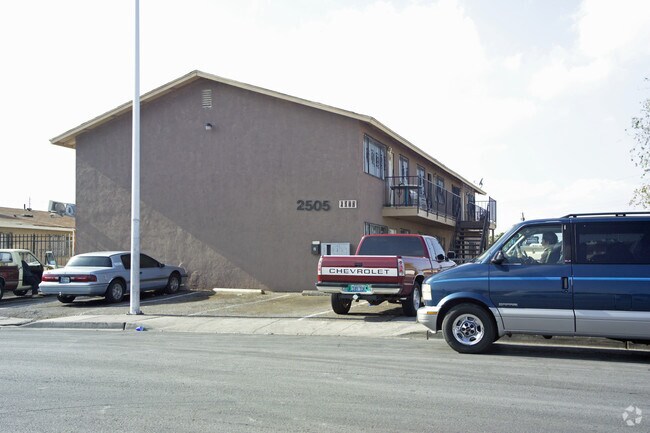 Building Photo - 2505 Daley St