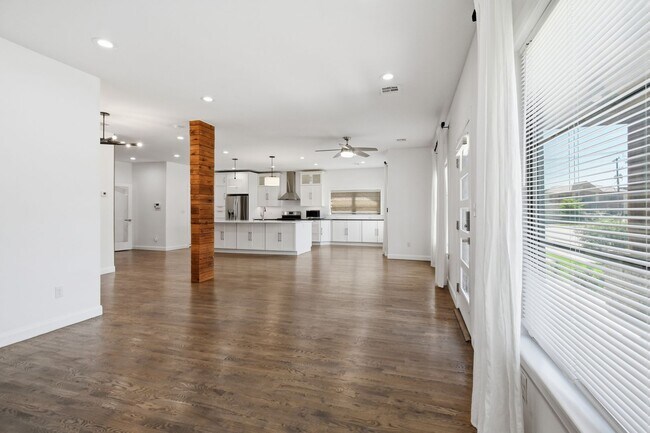 Foto del edificio - Midtown Tulsa | 4 Bed | 2 Bath | 2,010 SQFT