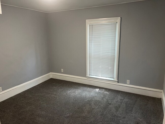 Building Photo - 520 3rd St