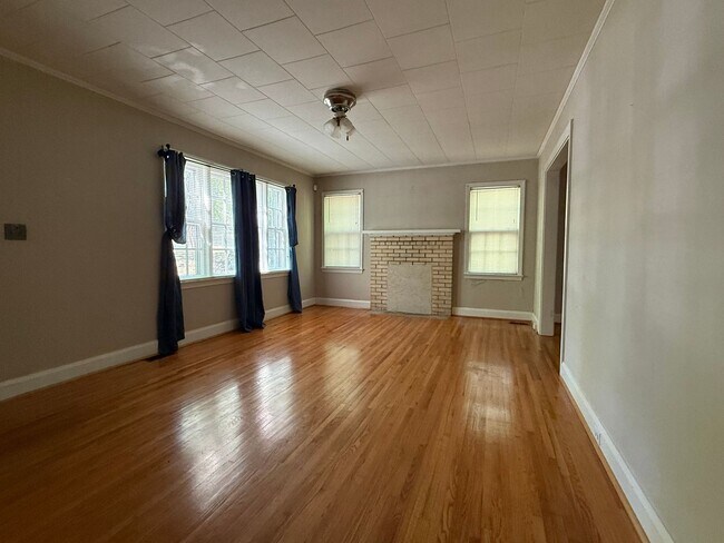 Foto del edificio - 4 Bedroom/1 Bath Home for Rent