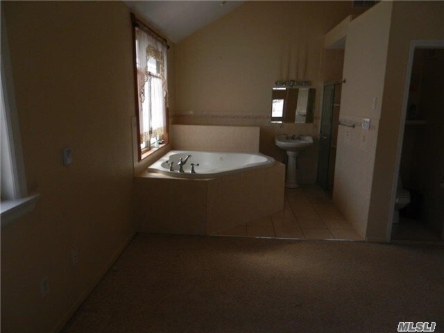Building Photo - 381 Marguerite Ave