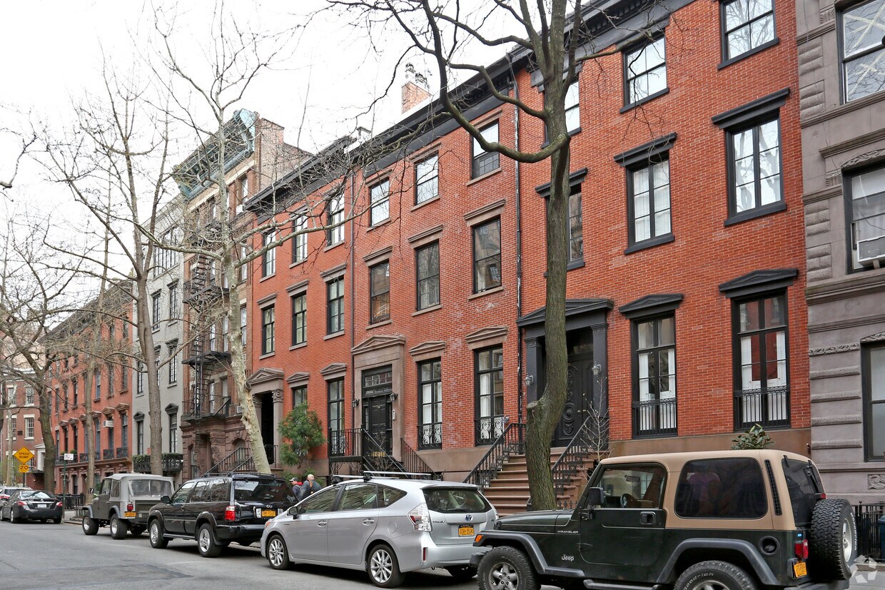 Building Photo - 60 Morton St