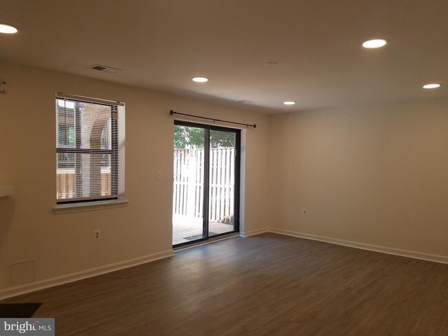 Foto del edificio - 3312 Banneker Dr NE